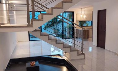 Venta casa 5 recs y 5.5 baños en Residencial RIO, Cancún Quintana Roo