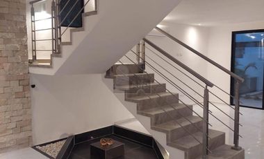 Venta casa 5 recs y 5.5 baños en Residencial RIO, Cancún Quintana Roo