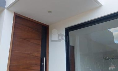 Venta casa 5 recs y 5.5 baños en Residencial RIO, Cancún Quintana Roo