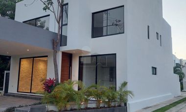 Venta casa 5 recs y 5.5 baños en Residencial RIO, Cancún Quintana Roo