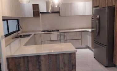 Venta casa 5 recs y 5.5 baños en Residencial RIO, Cancún Quintana Roo