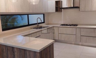 Venta casa 5 recs y 5.5 baños en Residencial RIO, Cancún Quintana Roo