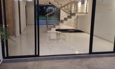 Venta casa 5 recs y 5.5 baños en Residencial RIO, Cancún Quintana Roo