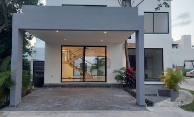 Venta casa 5 recs y 5.5 baños en Residencial RIO, Cancún Quintana Roo