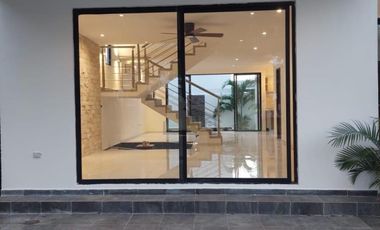 Venta casa 5 recs y 5.5 baños en Residencial RIO, Cancún Quintana Roo