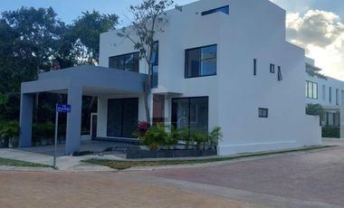 Venta casa 5 recs y 5.5 baños en Residencial RIO, Cancún Quintana Roo