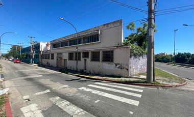 GALPÓN DE 1100 m2 sobre COSTANERA iDEAL DESARROLLO