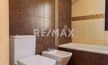 EN VENTA CASA 3 DORM C/ PILETA B° SANTA ANGELA III