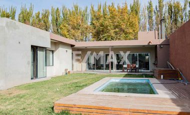 EN VENTA CASA 3 DORM C/ PILETA B° SANTA ANGELA III