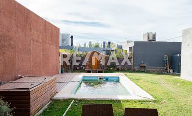 EN VENTA CASA 3 DORM C/ PILETA B° SANTA ANGELA III