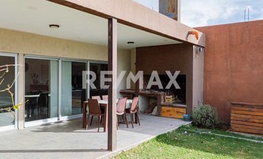 EN VENTA CASA 3 DORM C/ PILETA B° SANTA ANGELA III
