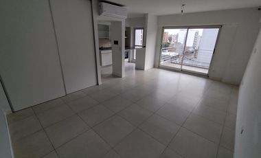 DEPARTAMENTO EN ALQUILER EN MORON SUR - MONOAMBIENTE DIVISIBLE -  EDIFICIO DE CATEGORIA!!