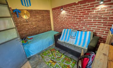 VENTA CASA 3 AMB  PATIO BERAZATEGUI APTA CREDITO