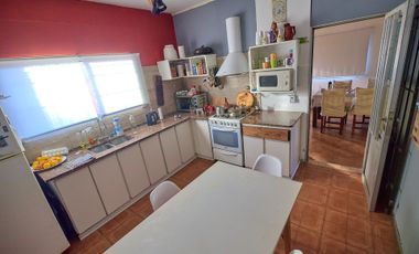 VENTA CASA 3 AMB  PATIO BERAZATEGUI APTA CREDITO