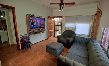 VENTA CASA 3 AMB  PATIO BERAZATEGUI APTA CREDITO