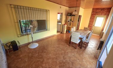 VENTA CASA 3 AMB  PATIO BERAZATEGUI APTA CREDITO