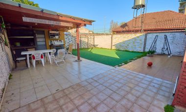 VENTA CASA 3 AMB  PATIO BERAZATEGUI APTA CREDITO