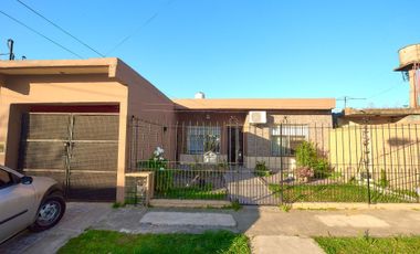 VENTA CASA 3 AMB  PATIO BERAZATEGUI APTA CREDITO