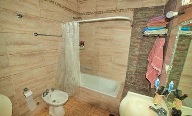 VENTA CASA 3 AMB  PATIO BERAZATEGUI APTA CREDITO