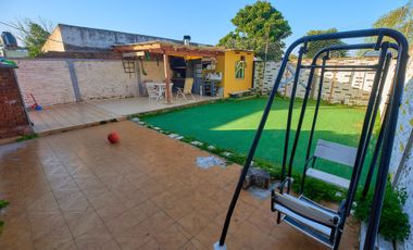 VENTA CASA 3 AMB  PATIO BERAZATEGUI APTA CREDITO