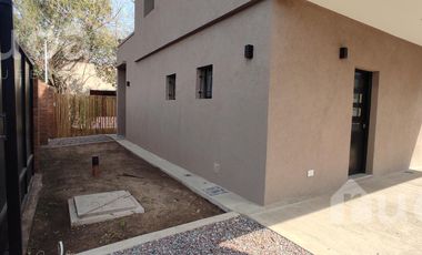 ALQUILER ANUAL | CASA NUEVA c/Galeria, Cochera y Jardin | Garin Norte