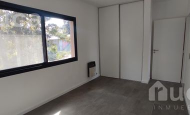 ALQUILER ANUAL | CASA NUEVA c/Galeria, Cochera y Jardin | Garin Norte