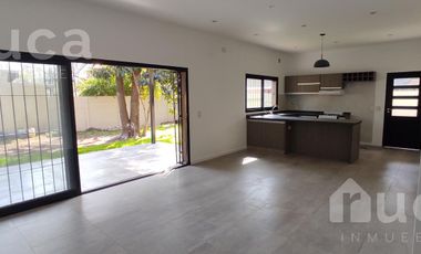ALQUILER ANUAL | CASA NUEVA c/Galeria, Cochera y Jardin | Garin Norte