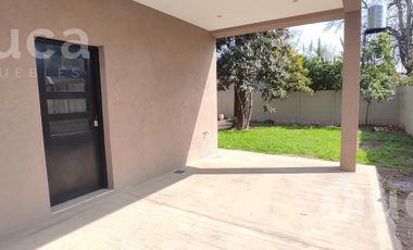 ALQUILER ANUAL | CASA NUEVA c/Galeria, Cochera y Jardin | Garin Norte