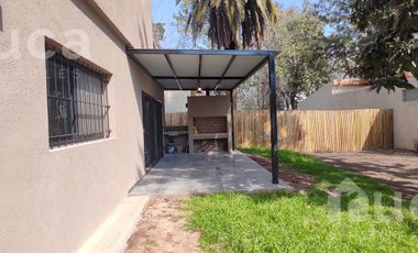 ALQUILER ANUAL | CASA NUEVA c/Galeria, Cochera y Jardin | Garin Norte