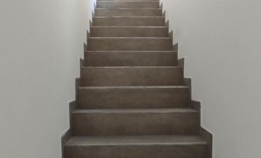ALQUILER ANUAL | CASA NUEVA c/Galeria, Cochera y Jardin | Garin Norte