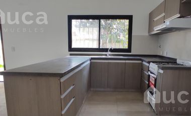 ALQUILER ANUAL | CASA NUEVA c/Galeria, Cochera y Jardin | Garin Norte