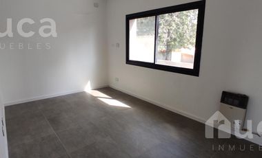 ALQUILER ANUAL | CASA NUEVA c/Galeria, Cochera y Jardin | Garin Norte