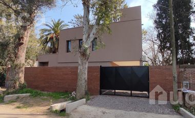ALQUILER ANUAL | CASA NUEVA c/Galeria, Cochera y Jardin | Garin Norte
