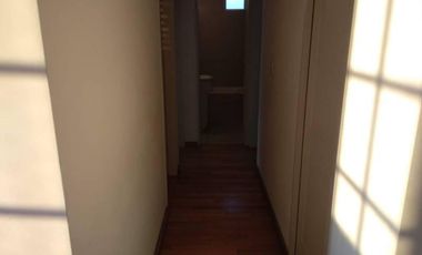 Semi-piso de 3 ambientes en alquiler con balcón