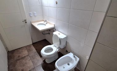 ALQUILER - Monoambiente con balcón - semi nuevo impecable - CABALLITO