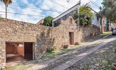Casa en venta en callejón histórico de San Miguel – Alberca y Terrazas
