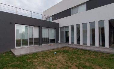 Casa en Puerto Roldán