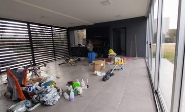 Casa en Puerto Roldán