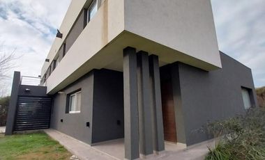 Casa en Puerto Roldán