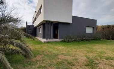 Casa en Puerto Roldán