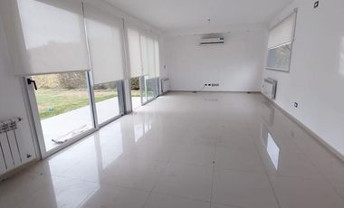 Casa en Puerto Roldán