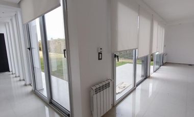 Casa en Puerto Roldán