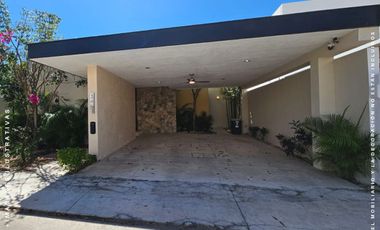 Casa en venta en Conkal casa gemela dentro de privada con amenidades