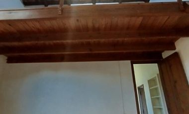 Casa en  alquiler en la esquina de Andrade y Maipu