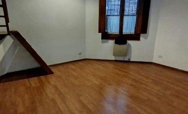 Casa en  alquiler en la esquina de Andrade y Maipu