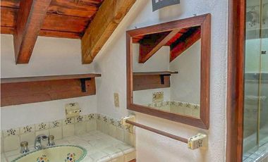 CASA EN VENTA Y RENTA EN EL CENTRO DE AVANDARO, VALLE DE BRAVO
