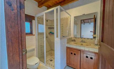 CASA EN VENTA Y RENTA EN EL CENTRO DE AVANDARO, VALLE DE BRAVO