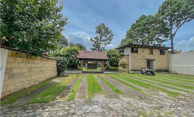 CASA EN VENTA Y RENTA EN EL CENTRO DE AVANDARO, VALLE DE BRAVO
