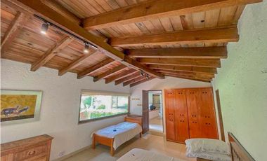 CASA EN VENTA Y RENTA EN EL CENTRO DE AVANDARO, VALLE DE BRAVO