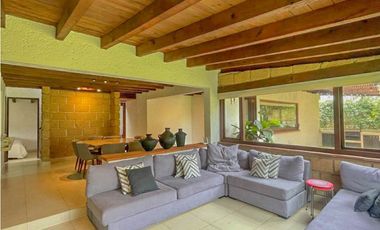 CASA EN VENTA Y RENTA EN EL CENTRO DE AVANDARO, VALLE DE BRAVO